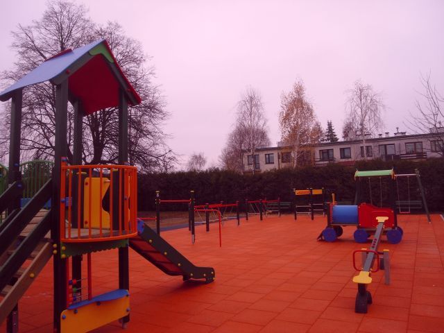 Plac zabaw przy SP2 w Rzeszowie