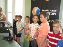 Uczniowie klasy 2 b i 3 a odwiedzili Polskie Radio Rzeszów. 