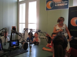 Uczniowie klasy 2 b i 3 a odwiedzili Polskie Radio Rzeszów. -4