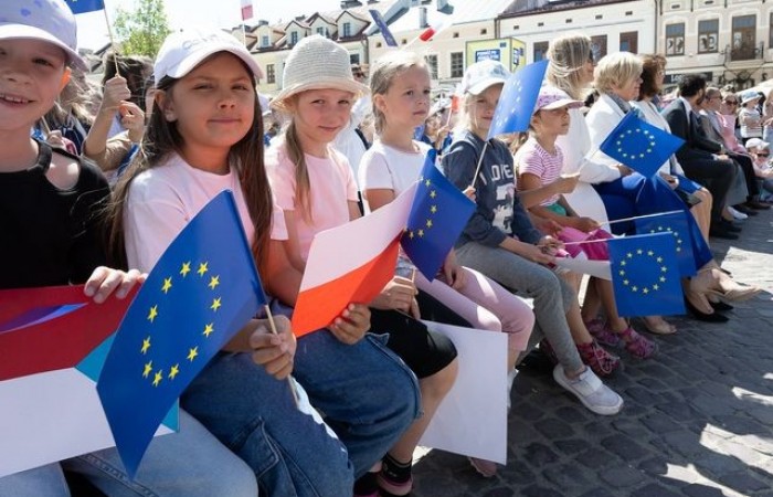 tanecznym-krokiem-przez-Europe_2024_05