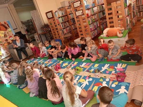 wycieczka-do-bibliotekprzedszk-2024_02