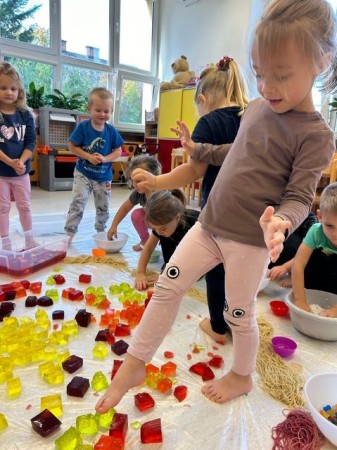 DZIEŃ-DZIEWCZYNKI-I-CHŁOPAKA-W-GRUPIE-MISIE