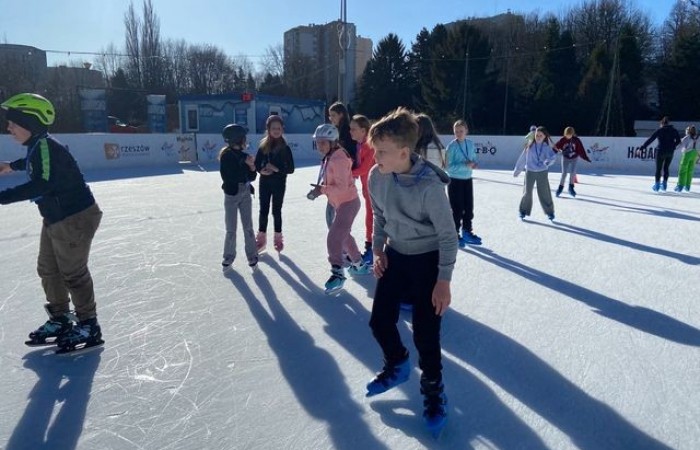 5b-na-lyzwach-2025_12