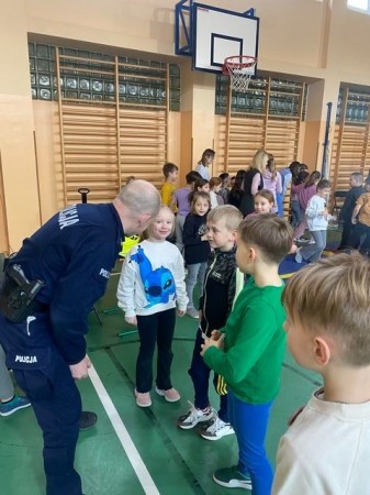 policjant-bezpieczne-ferie_13