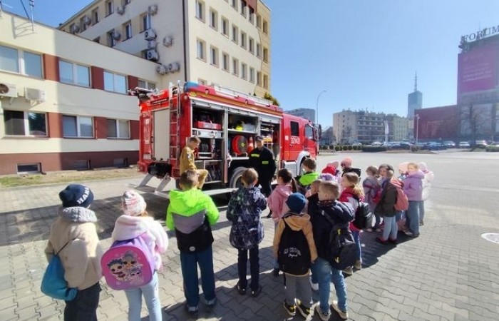 Pierwszoklasiści-z-wizytą w-Straży-Pożarnej