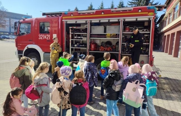 Pierwszoklasiści-z-wizytą w-Straży-Pożarnej_02