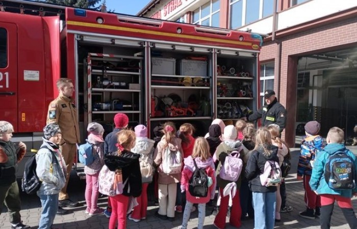 Pierwszoklasiści-z-wizytą w-Straży-Pożarnej_06