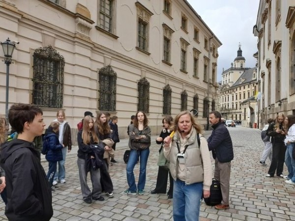 WYCIECZKA-DO-MIASTA-MOSTÓW-I-KRASNALI_04