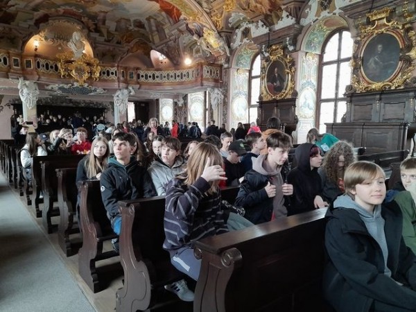 WYCIECZKA-DO-MIASTA-MOSTÓW-I-KRASNALI_06