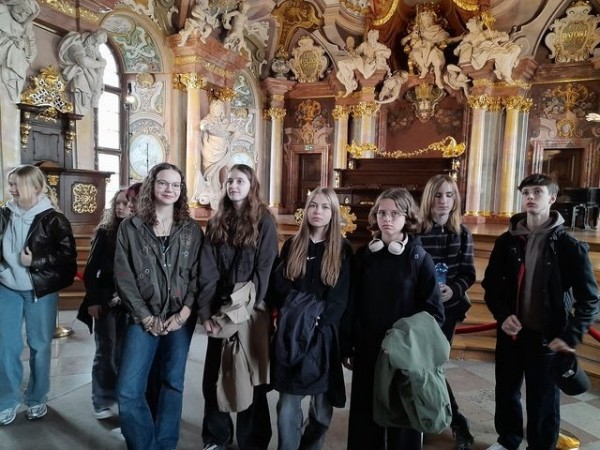 WYCIECZKA-DO-MIASTA-MOSTÓW-I-KRASNALI_07