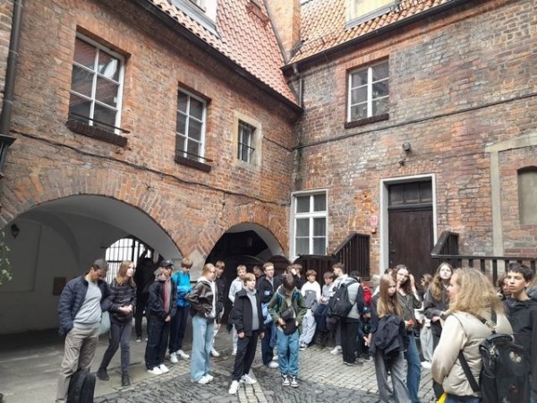 WYCIECZKA-DO-MIASTA-MOSTÓW-I-KRASNALI_08