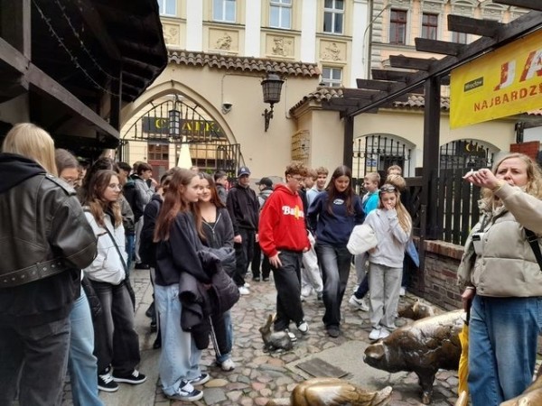 WYCIECZKA-DO-MIASTA-MOSTÓW-I-KRASNALI_09