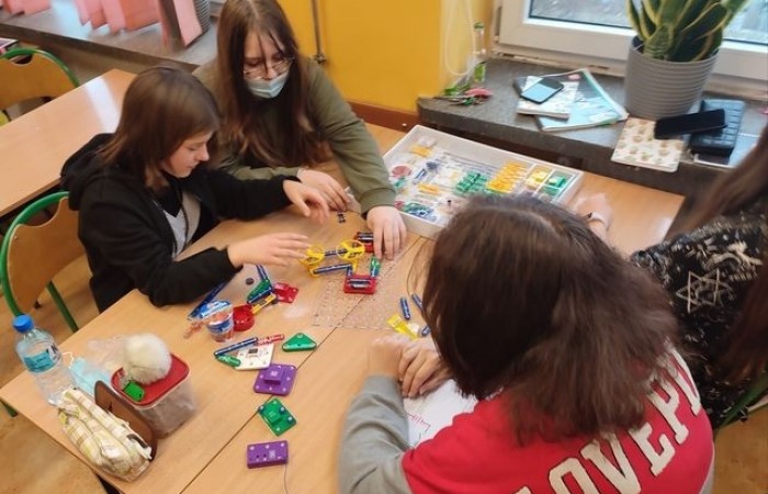 lekcja_fizyki_kl_8_10