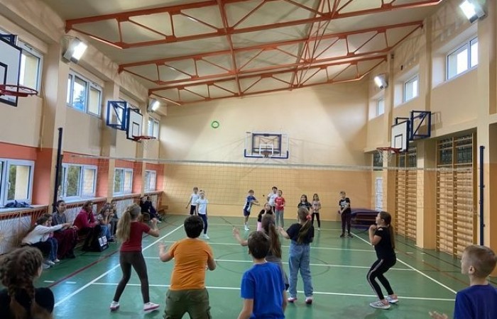 MIKOŁAJKOWE ROZGRYWKI RINGO KLAS III na Świetlicy