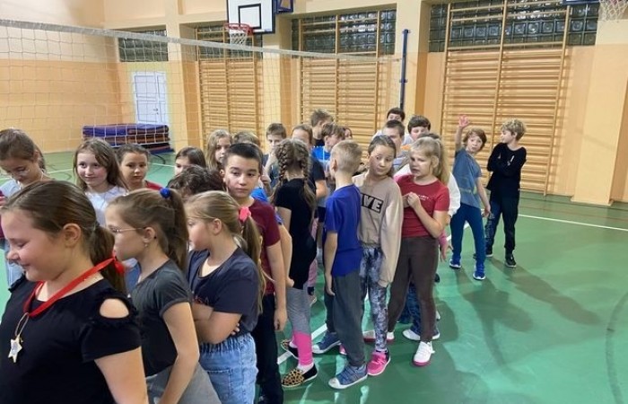 MIKOŁAJKOWE ROZGRYWKI RINGO KLAS III na Świetlicy_02