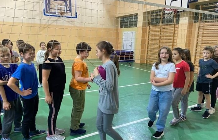 MIKOŁAJKOWE ROZGRYWKI RINGO KLAS III na Świetlicy_10