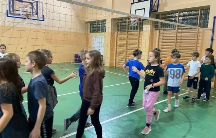 MIKOŁAJKOWE ROZGRYWKI RINGO KLAS III na Świetlicy_11