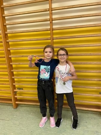 MIKOŁAJKOWY TURNIEJ SKAKANKI SZWEDZKIEJ NA ŚWIETLICY