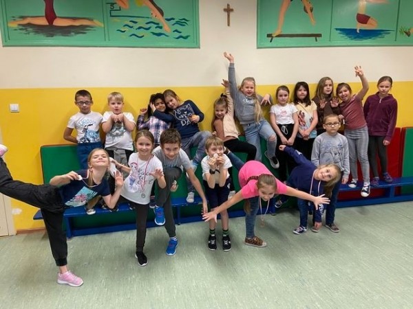 MIKOŁAJKOWY TURNIEJ SKAKANKI SZWEDZKIEJ NA ŚWIETLICY_02