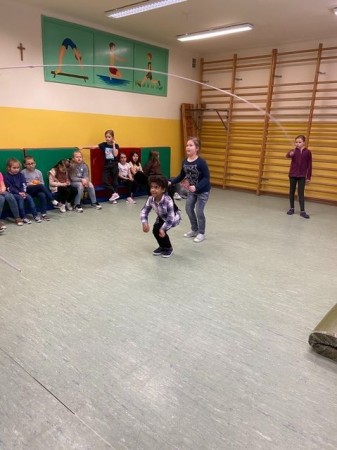 MIKOŁAJKOWY TURNIEJ SKAKANKI SZWEDZKIEJ NA ŚWIETLICY_07