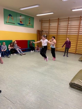 MIKOŁAJKOWY TURNIEJ SKAKANKI SZWEDZKIEJ NA ŚWIETLICY_13