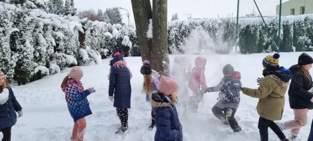 Śnieżne zabawy klasy 3b _03