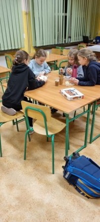 WIECZÓR ZABAW I GIER PLANSZOWYCH KLASY 3B_04