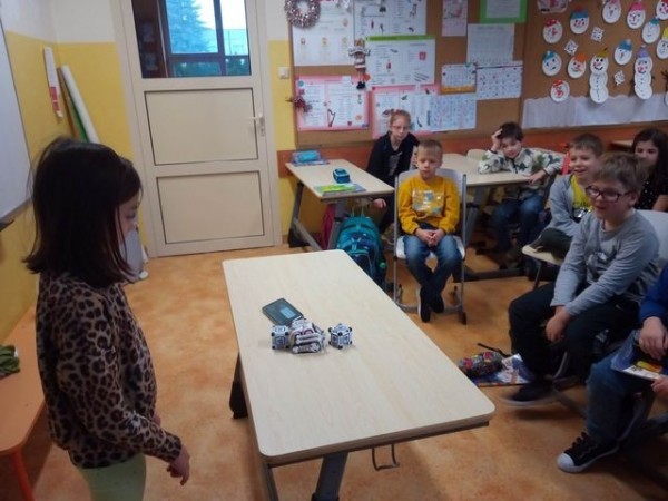 LEKCJA Z ROBOTEM COZMO W KLASIE 2A_06