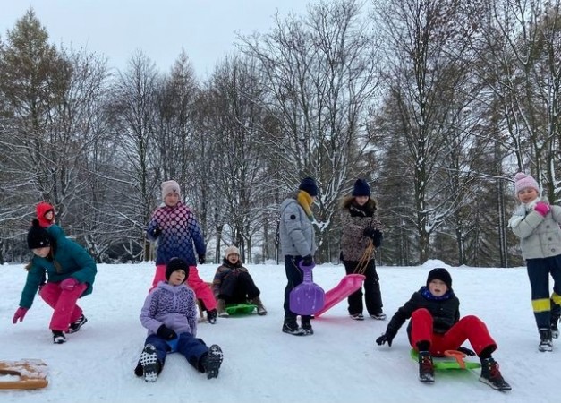 4b-na-sankach-2023_03