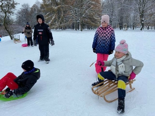 4b-na-sankach-2023_06